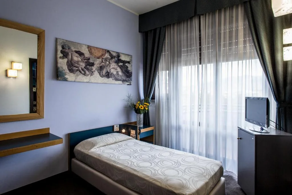 Single Room — Hotel Mirage