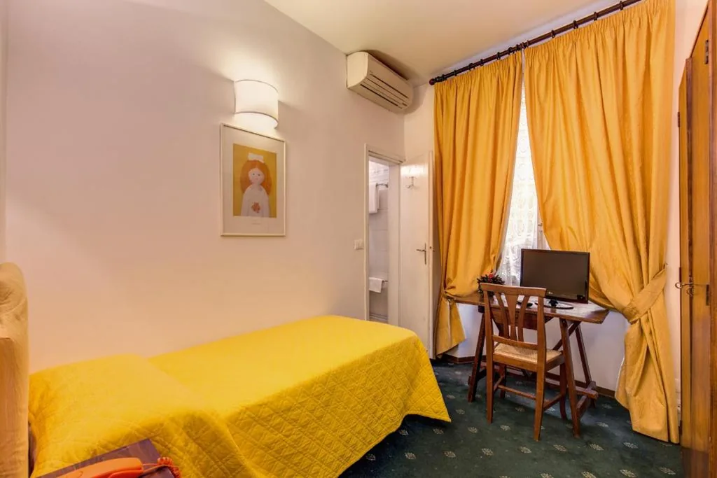 Single Room — Hotel Rex