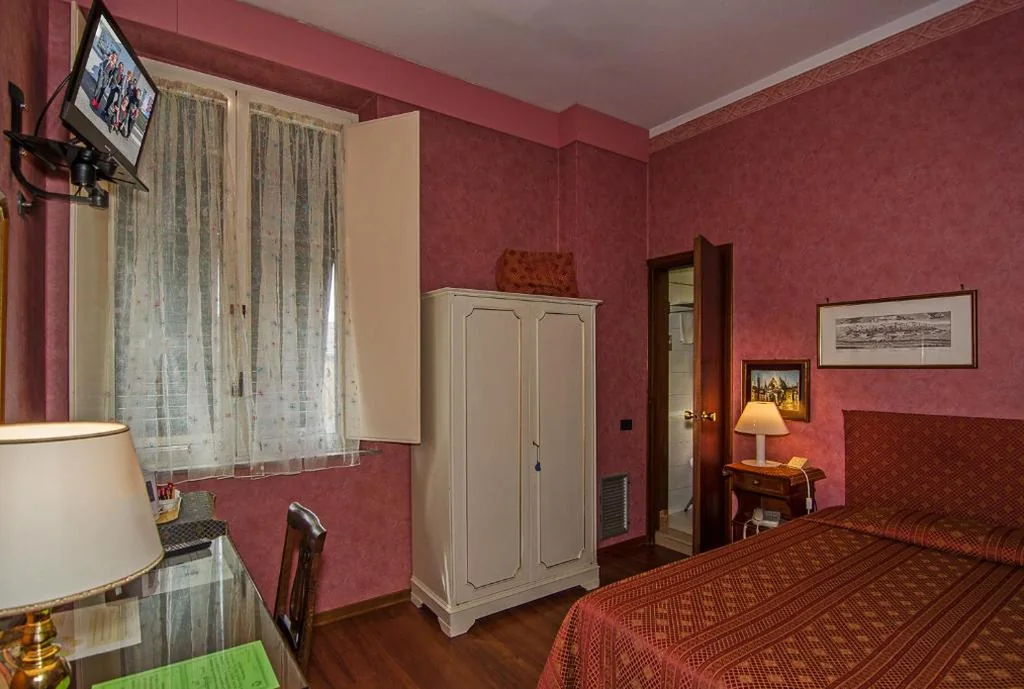 Single Room — Hotel Rex