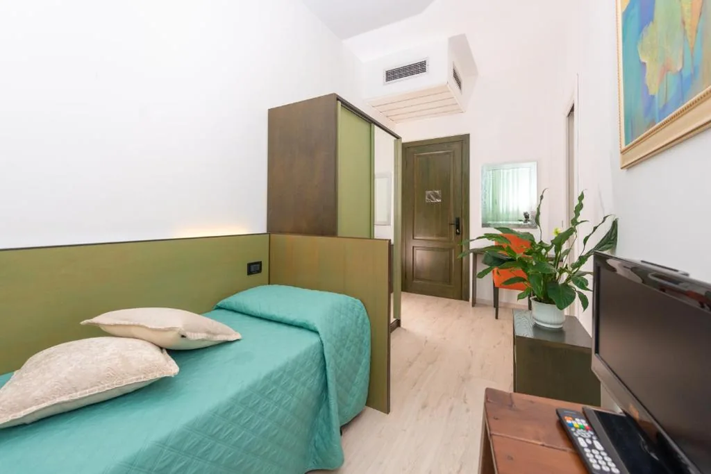 Single Room — Hotel Sirena