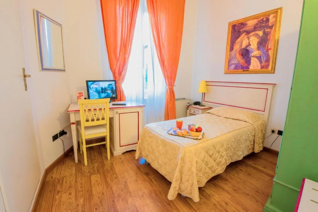 Single Room — Hotel Vasari