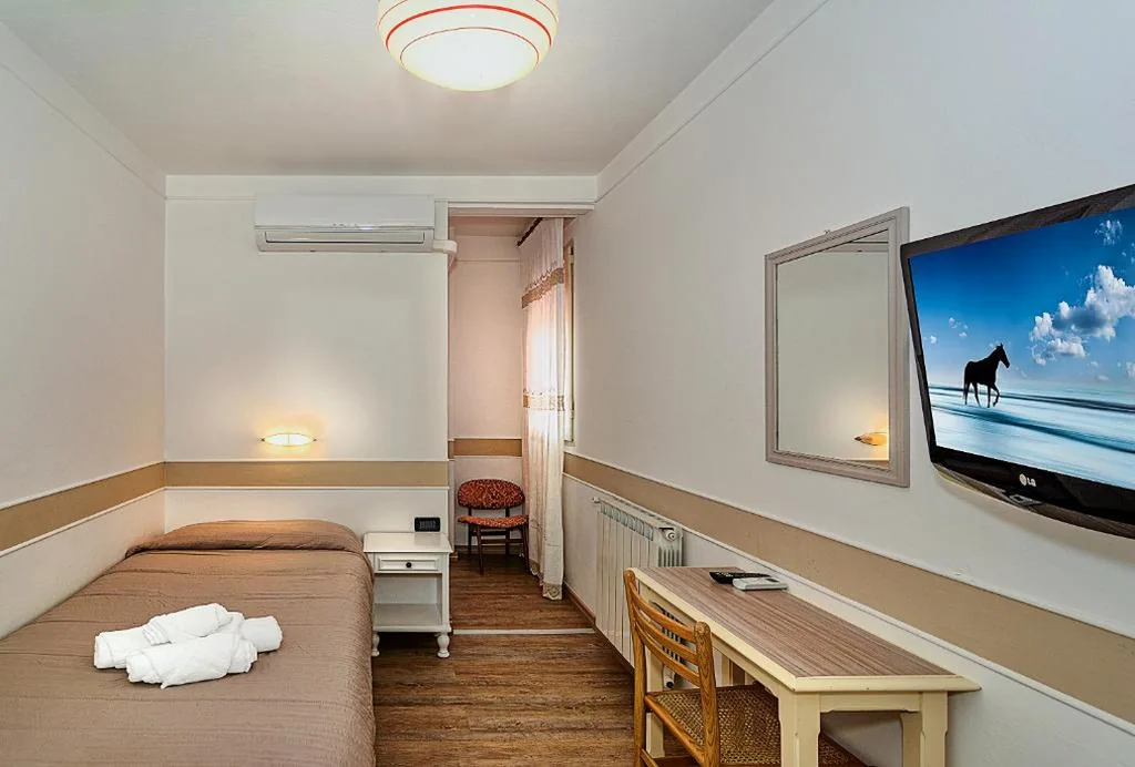 Small Single Room — Hotel Ambra