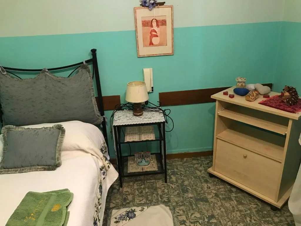 Camera Singola Standard con Bagno in Comune — Affittacamere San Marco