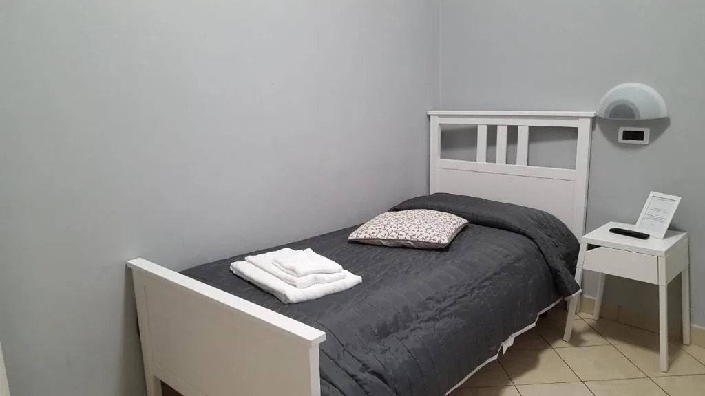 Standard Single Room with Shared Bathroom — Hotel Milano