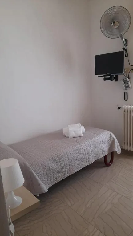 Camera Singola Standard con Bagno in Comune — Villa Liberty Versilia