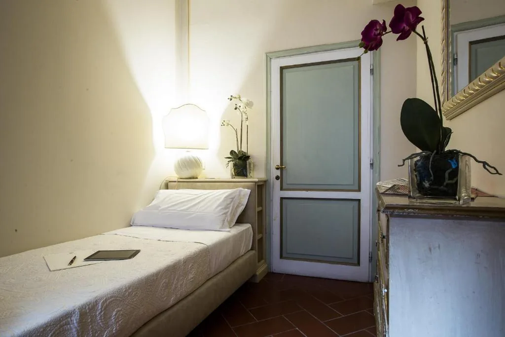 Standard Single Room — Hotel Burchianti