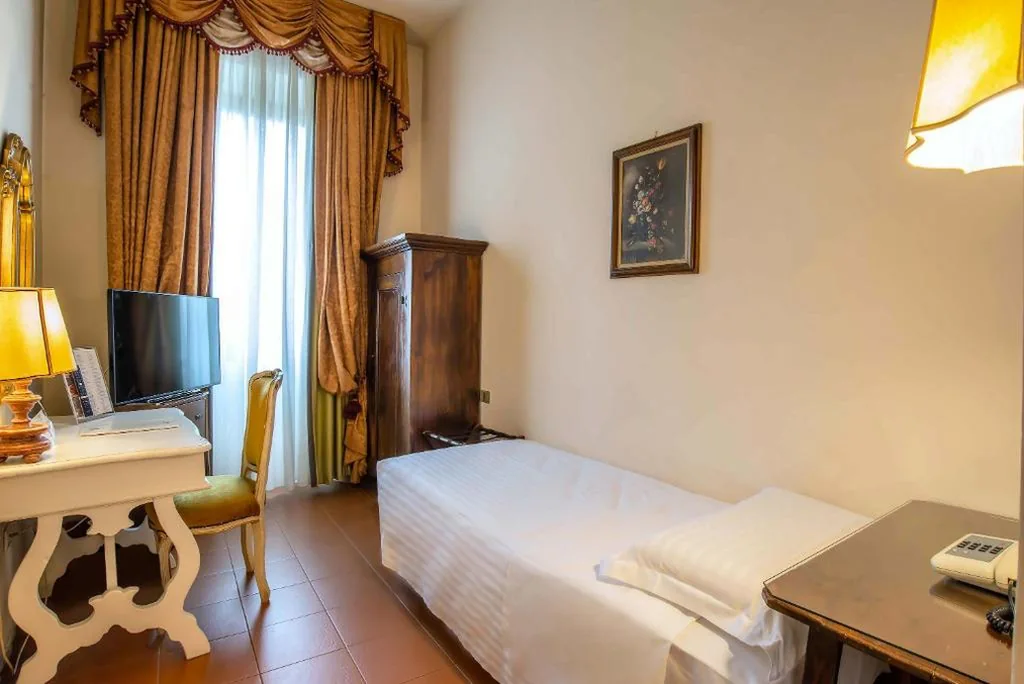 Standard Single Room — Hotel Machiavelli Palace