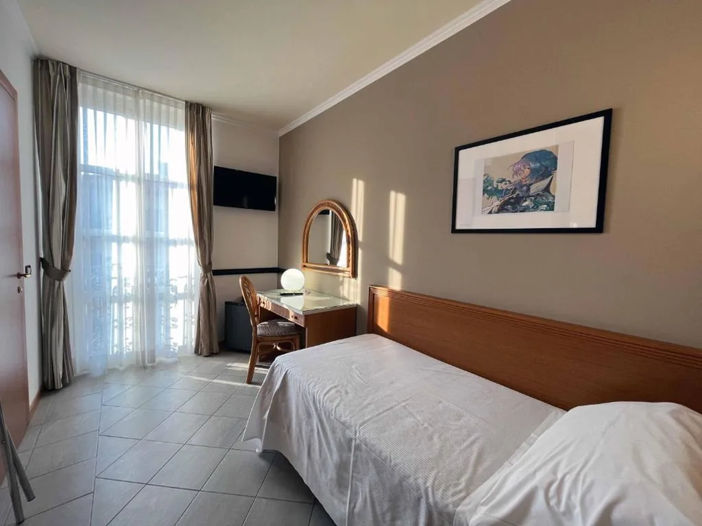 Standard Single Room — Hotel Regina
