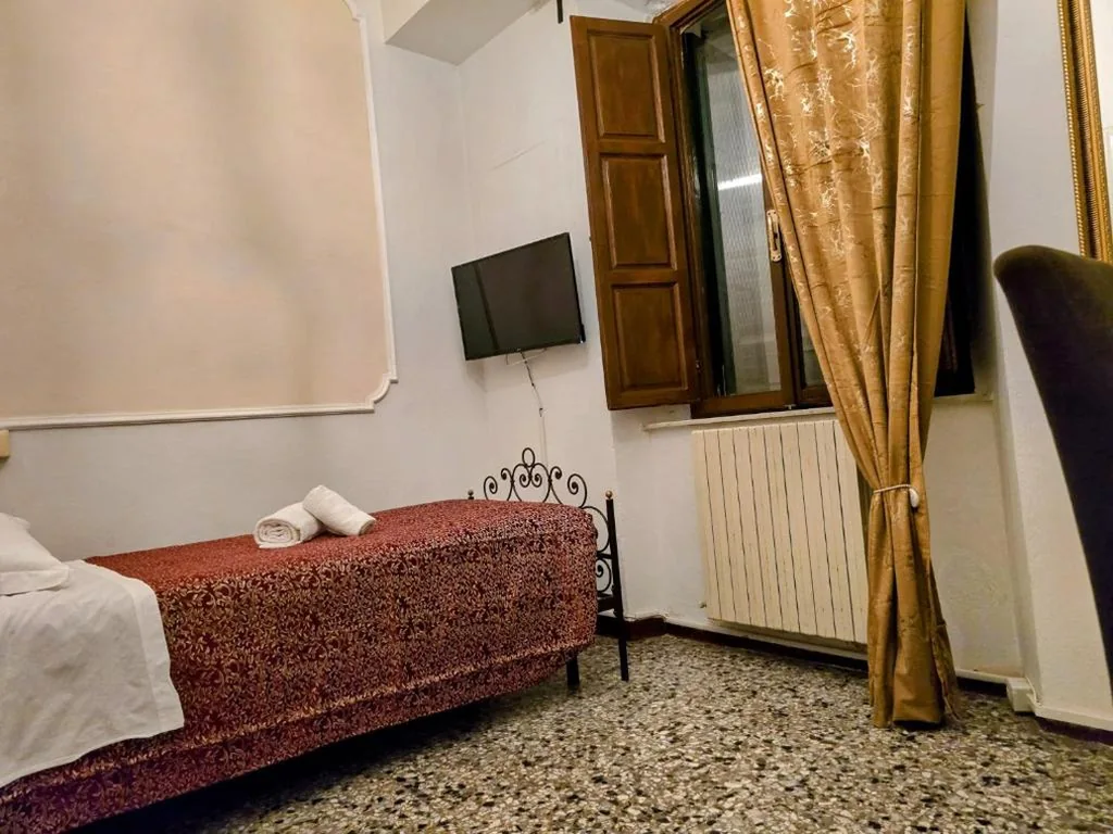 Single Room — Stay in the heart of Pisa at Dietro al Corso