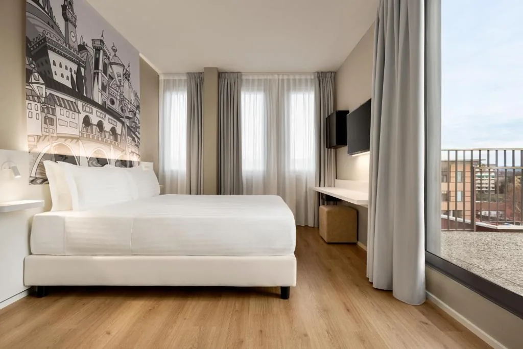Camera Standard con 1 Letto Queen-Size - Non Fumatori — Wyndham Garden Florence