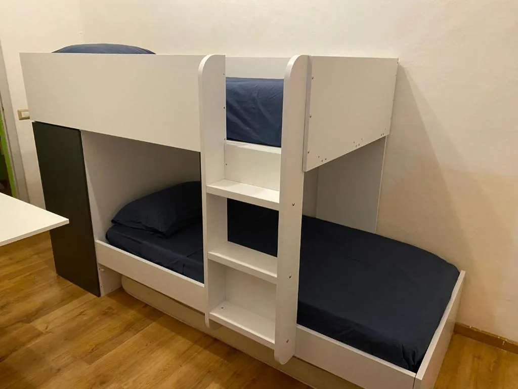 Standard Twin Room with Shared Bathroom — Villa Zara