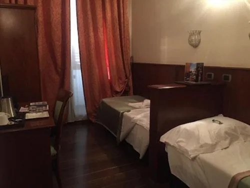 Standard Twin Room — Domus Florentiae Hotel