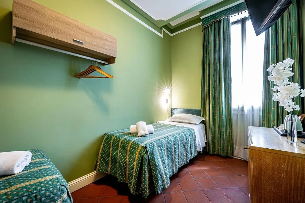 Standard Twin Room — Grand Hotel Panama Firenze