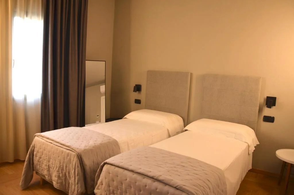 Standard Twin Room — RE Versiliana Junior-House