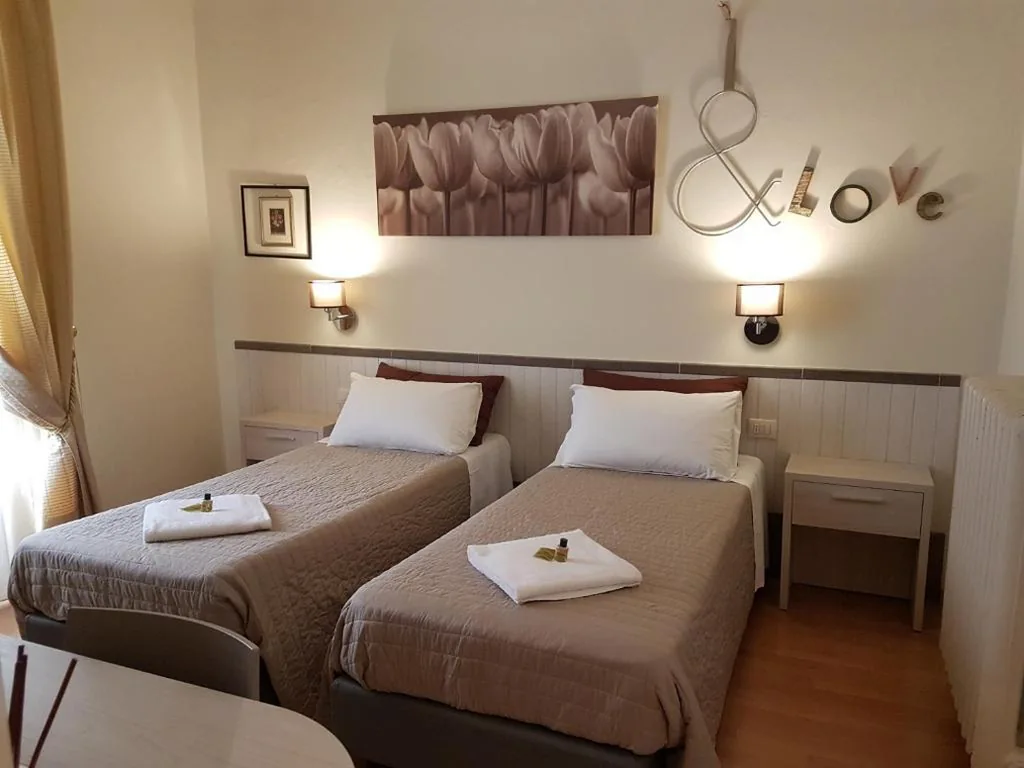 Camera Standard Doppia con Letti Singoli — Villa Alle Rampe