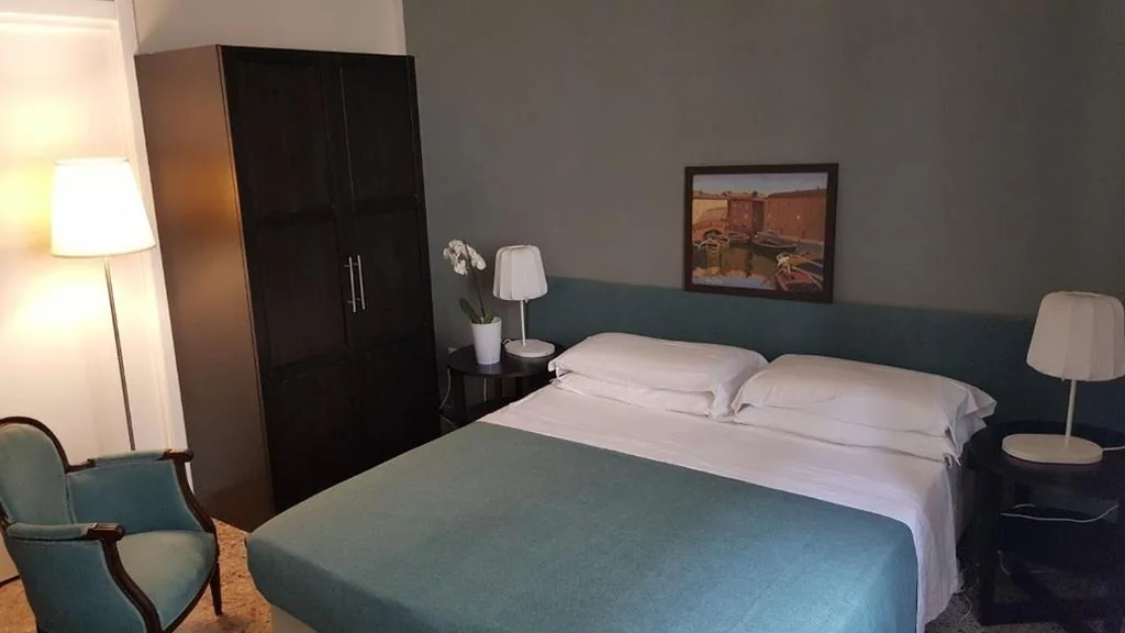 Standard Double or Twin Room — B&B Metropolis