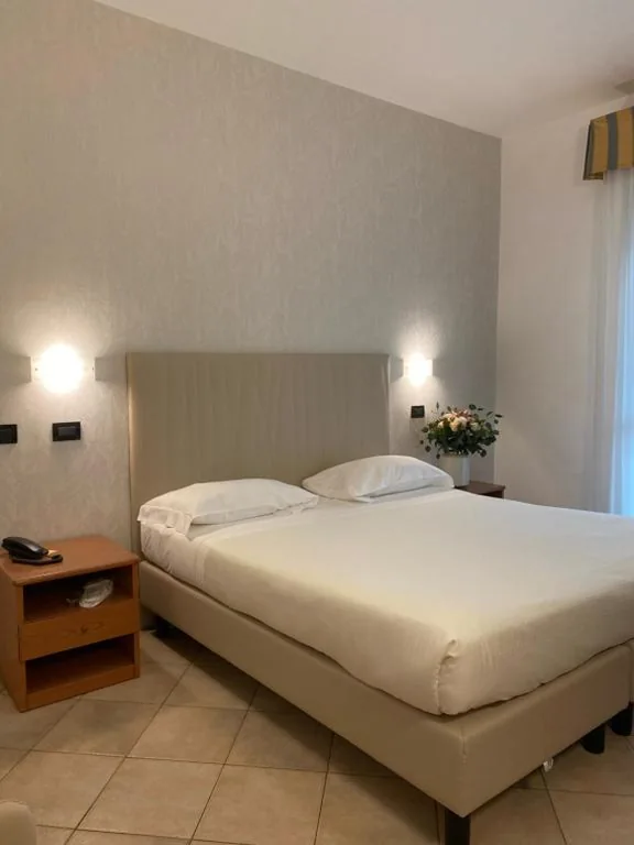 Standard Double or Twin Room — Hotel Acapulco