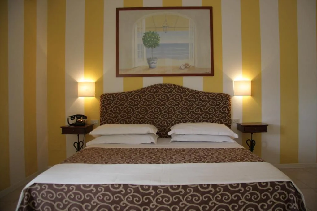Standard Double or Twin Room — Hotel Alex