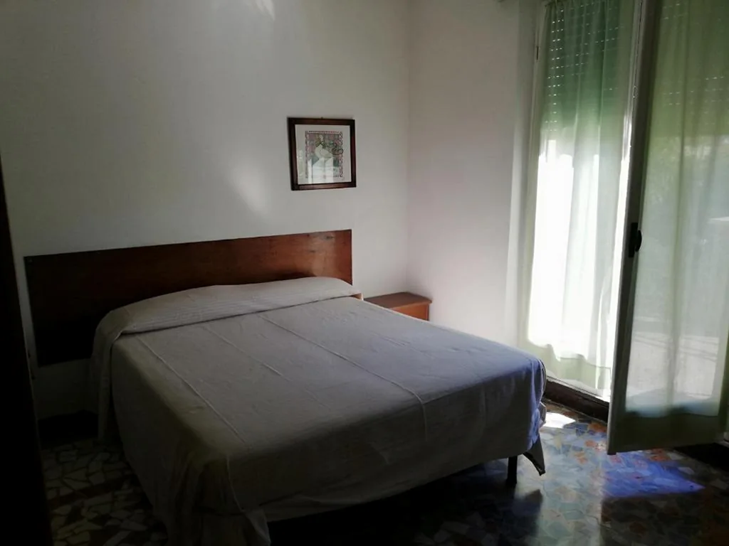 Camera Standard Matrimoniale/Doppia con Letti Singoli — Hotel Caprice