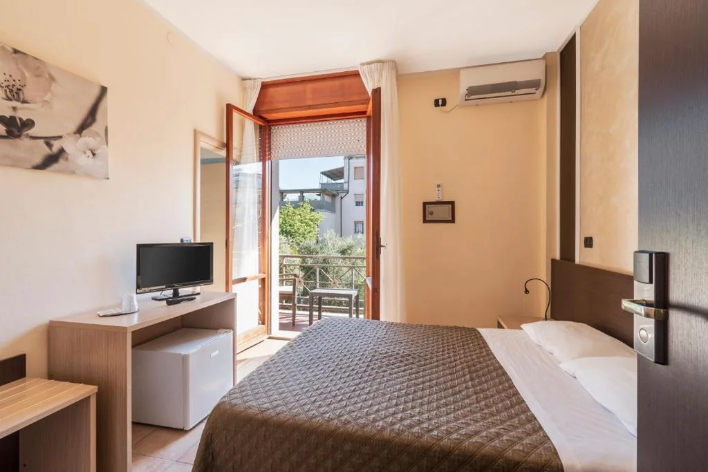 Standard Double or Twin Room — Hotel Gabrini