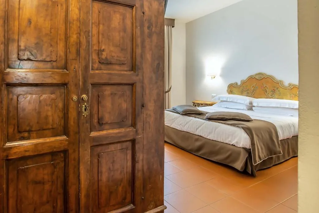 Standard Double or Twin Room — Hotel Machiavelli Palace