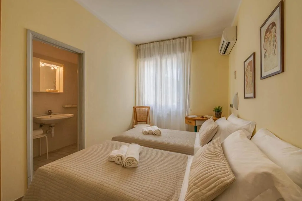 Camera Standard Matrimoniale/Doppia con Letti Singoli — Hotel Massimo