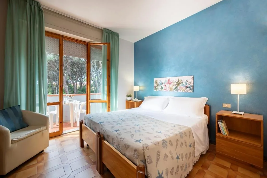 Camera Standard Matrimoniale/Doppia con Letti Singoli con Balcone — Hotel Parco dei Pini – 100mt dal Mare