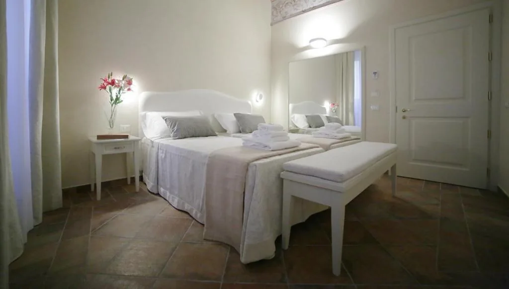 Camera Standard Matrimoniale/Doppia con Letti Singoli — Hotel Renaissance
