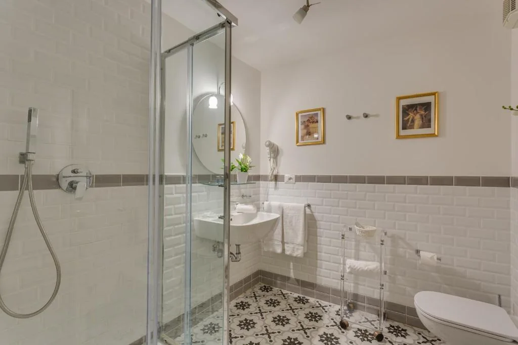 Standard Double or Twin Room — Locanda Dei Guelfi
