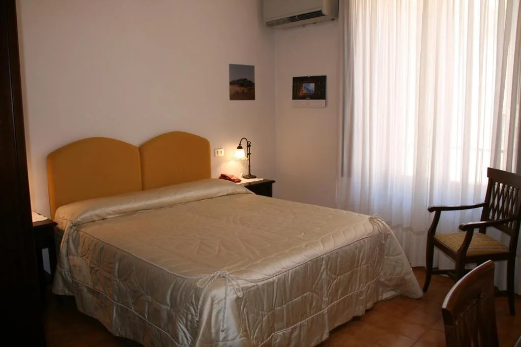 Standard Double or Twin Room — Meublé il Riccio