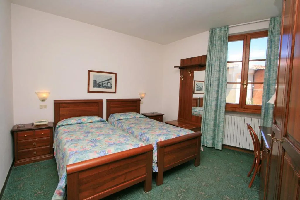 Standard Double or Twin Room — Villa Nencini