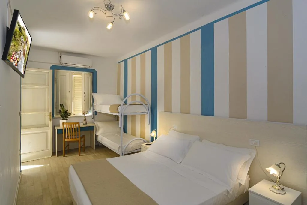 Camera Standard Quadrupla - Piano Terra — Hotel Lungomare