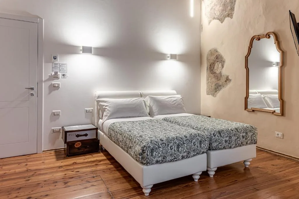 Superior Twin Room — Guicciardini 24