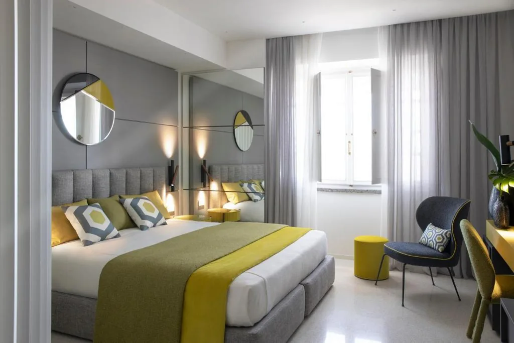 Superior Room — Hotel Plaza e de Russie – Relais & Châteaux