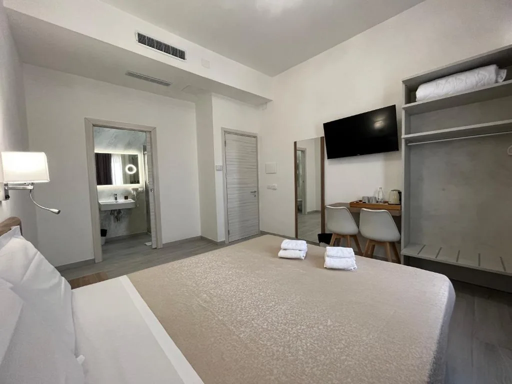 Superior Double or Twin Room with City View — Affittacamere Sunset House