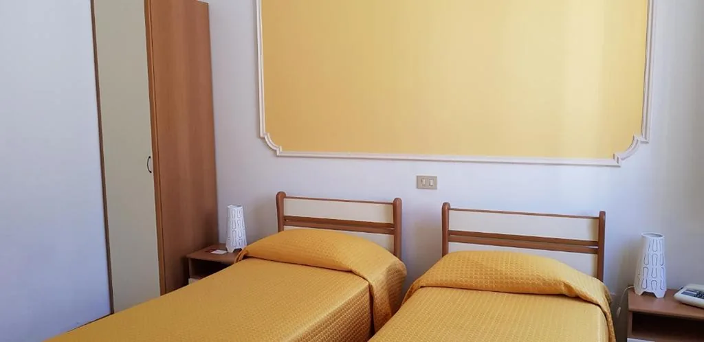 Camera Superior Matrimoniale/Doppia con Letti Singoli — Albergo Natucci