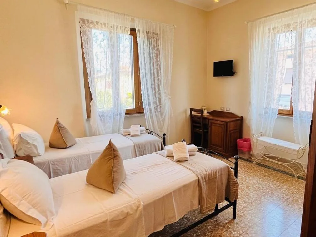 Camera Superior Matrimoniale/Doppia con Letti Singoli — BnB Villa Melany vicino Centro