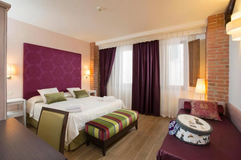 Camera Superior Matrimoniale/Doppia con Letti Singoli - Senza Vista — Hotel Alma Domus