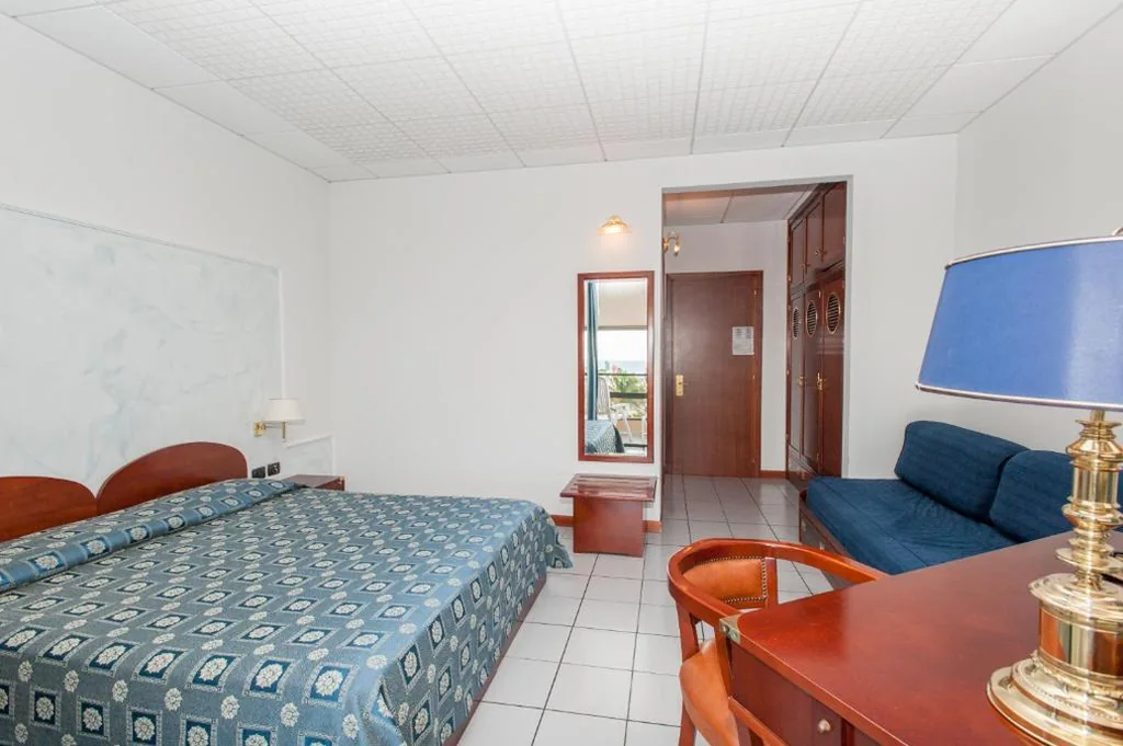 Camera Superior Matrimoniale/Doppia con Letti Singoli con Balcone — Hotel Caesar Residence & SPA