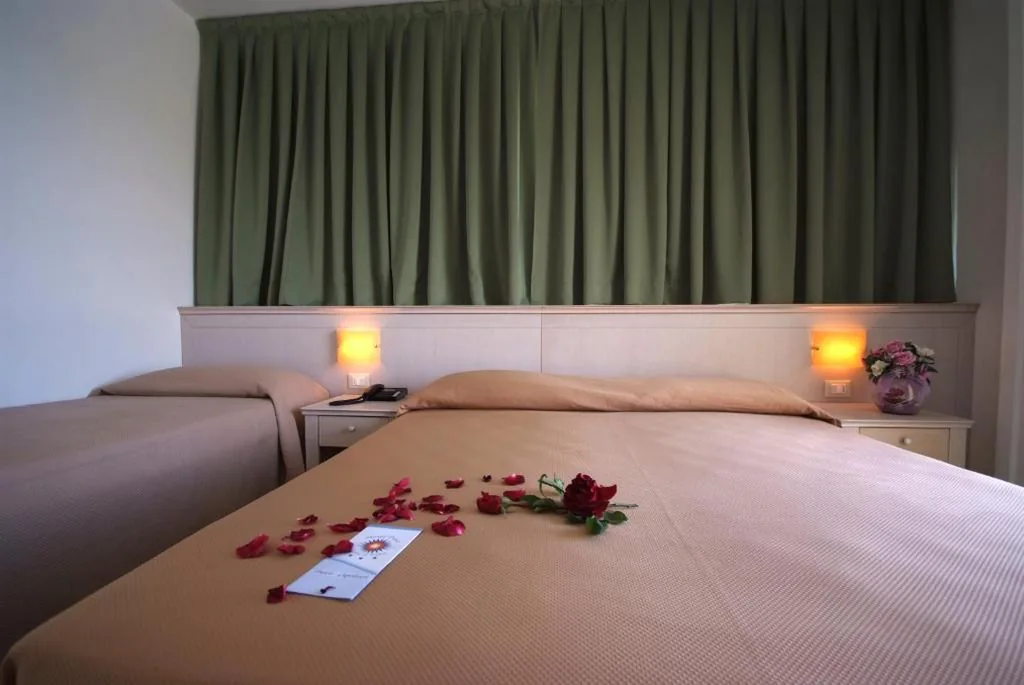 Camera Superior Matrimoniale/Doppia con Letti Singoli con Vista Mare — Hotel Dino