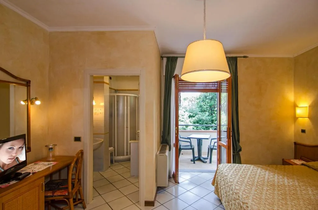 Camera Superior Matrimoniale/Doppia con Letti Singoli con Vista Giardino — Hotel Kyrton