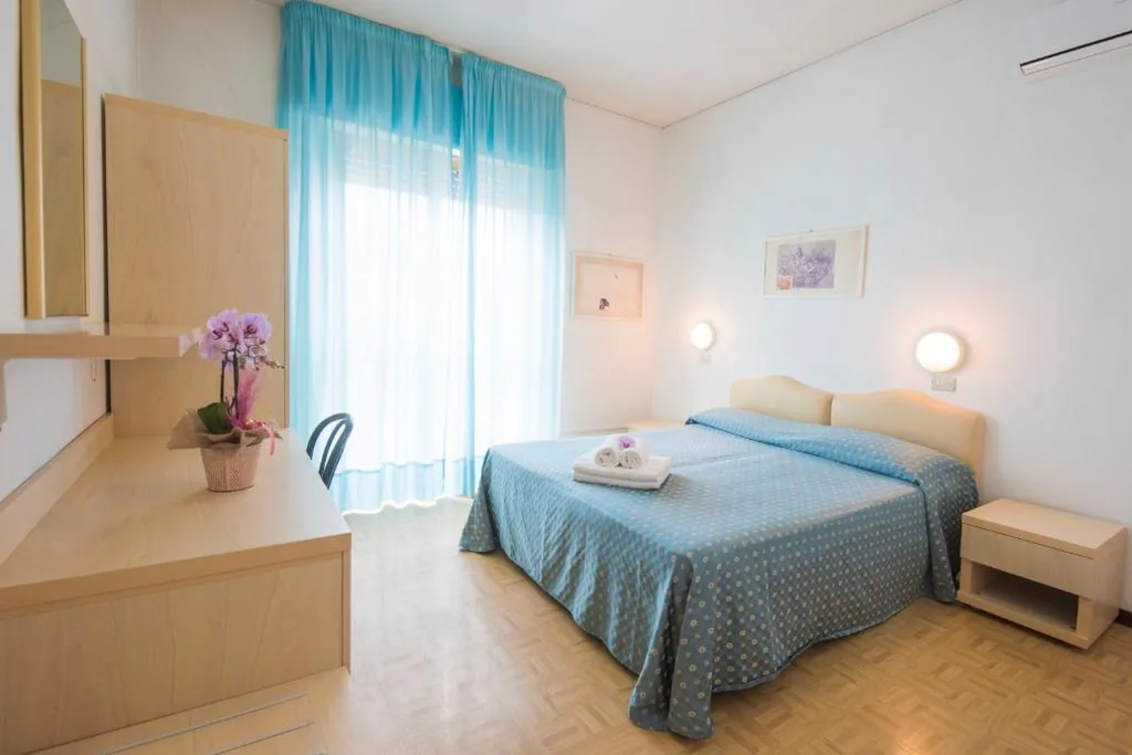 Camera Superior Matrimoniale/Doppia con Letti Singoli — Hotel Mariotti