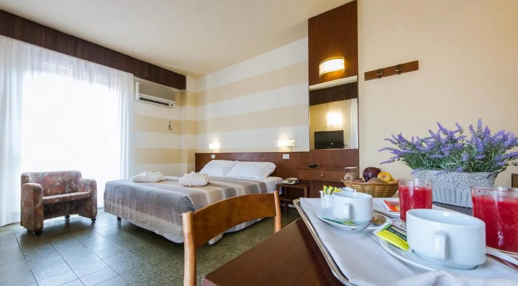 Superior Double or Twin Room with Terrace — Hotel Reale