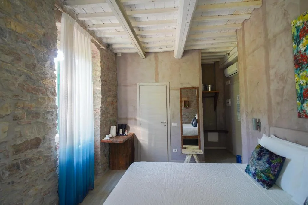 Camera Superior Matrimoniale/Doppia con Letti Singoli — Inside the Wall