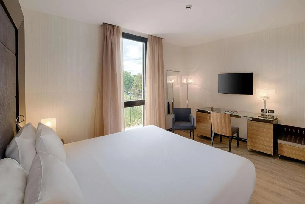 Superior Double or Twin Room with Balcony — NH Siena