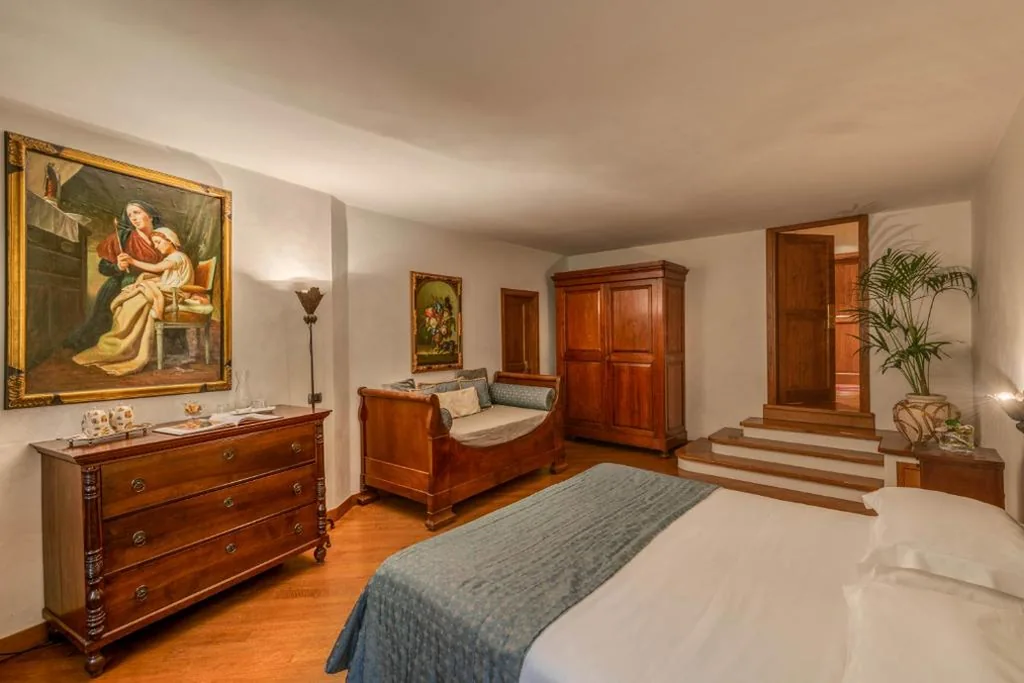 Superior Double or Twin Room with View — Residenza D’Epoca In Piazza della Signoria