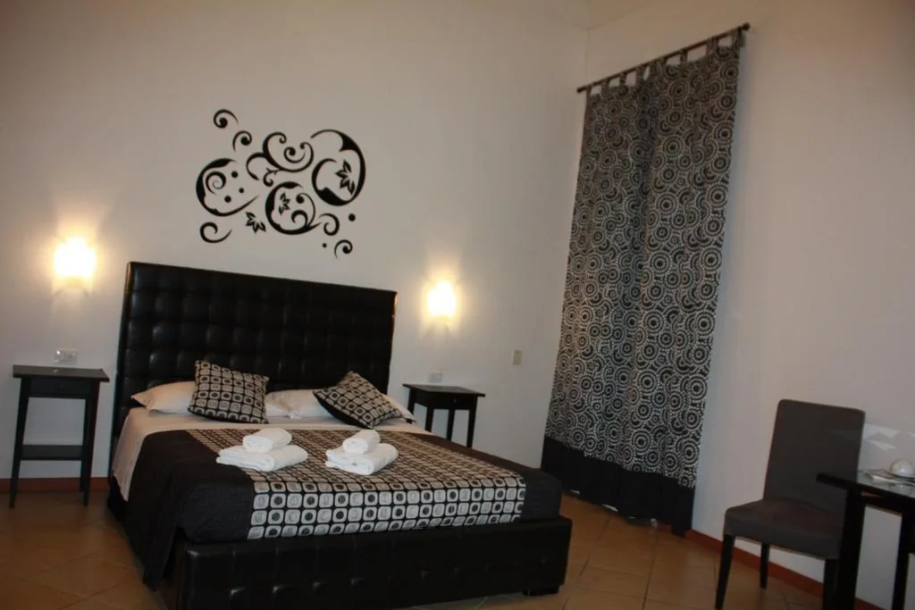Triple Room — Adelaide House