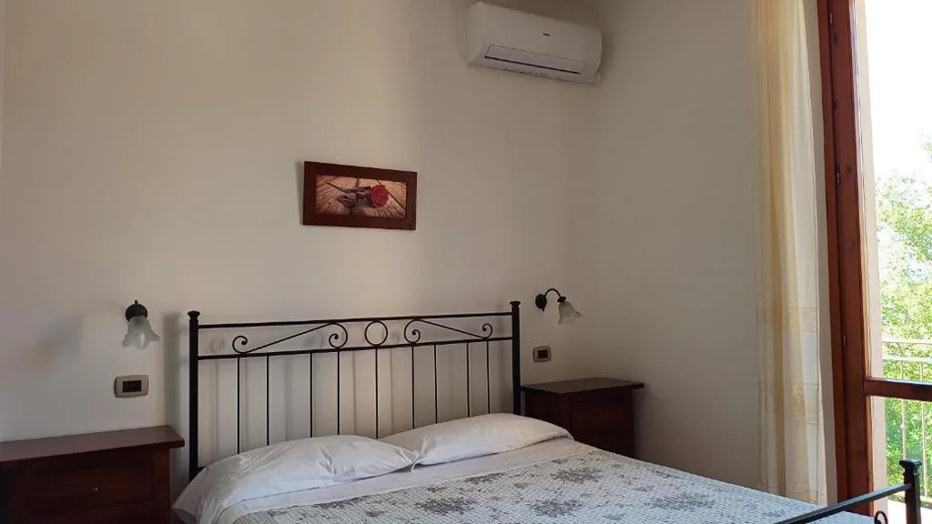 Camera Tripla — B&B Il Girasole – Rooms & House in country – air conditioned – 1500 meters from historic center