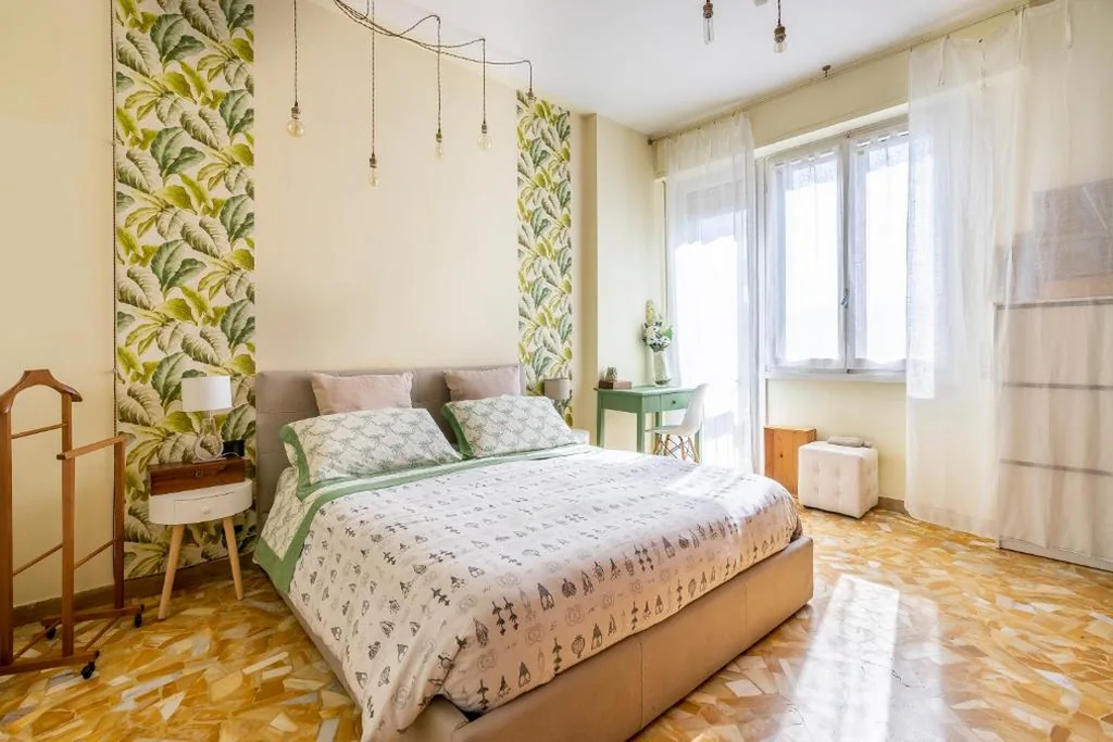 Basic Triple Room with Shared Bathroom — Florence Station Guesthouse