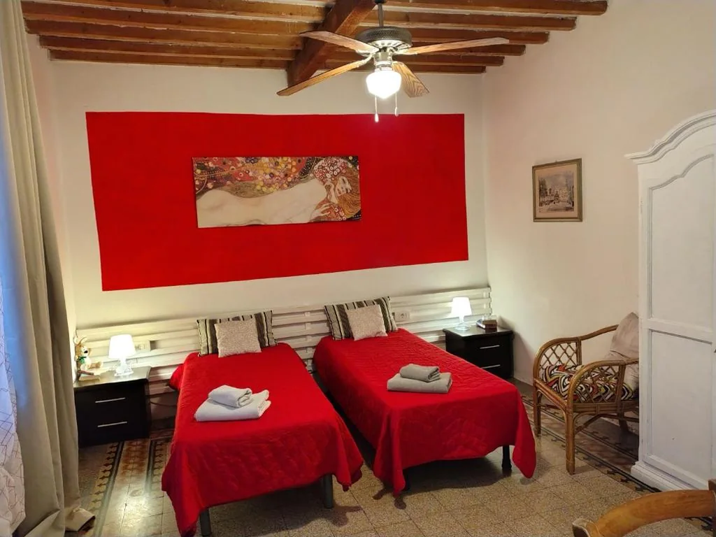 Basic Triple Room with Shared Bathroom — “LA MAISON DEL CORSO” Hospitality